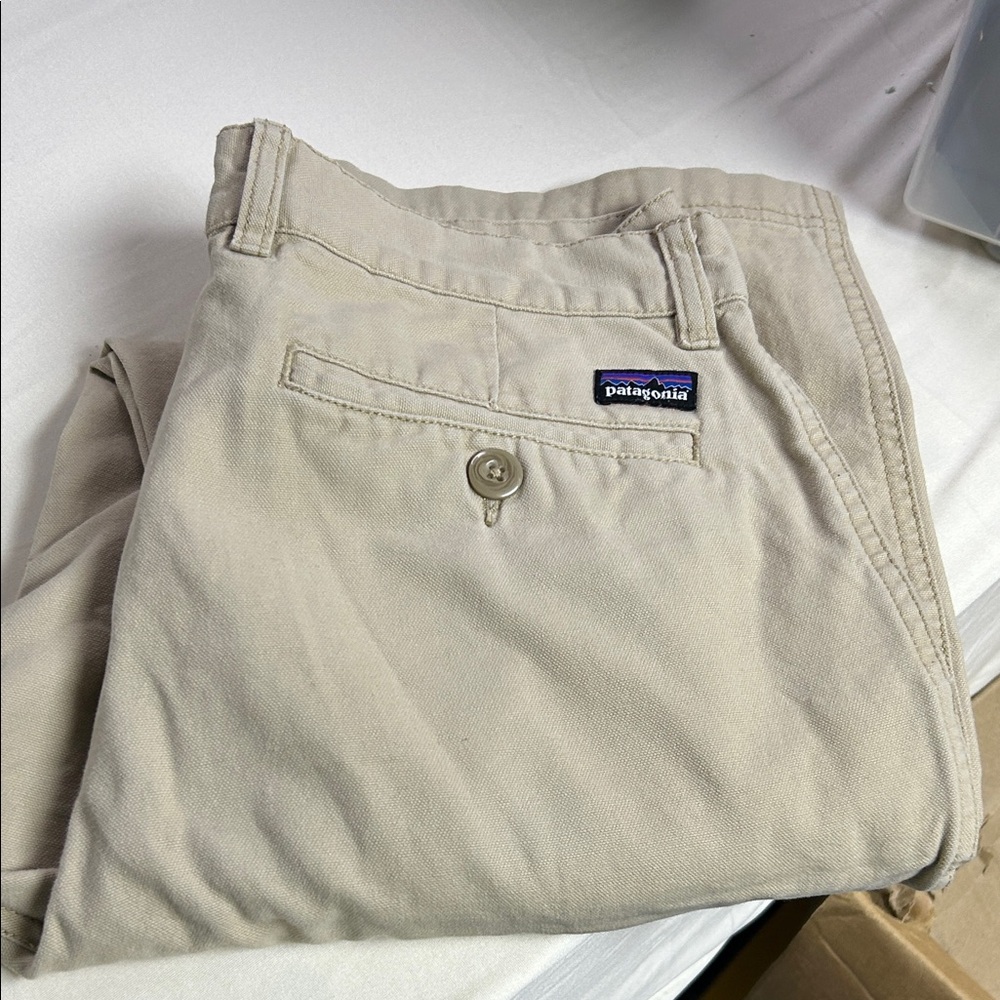 Patagonia Men's Khaki Chinos EUC